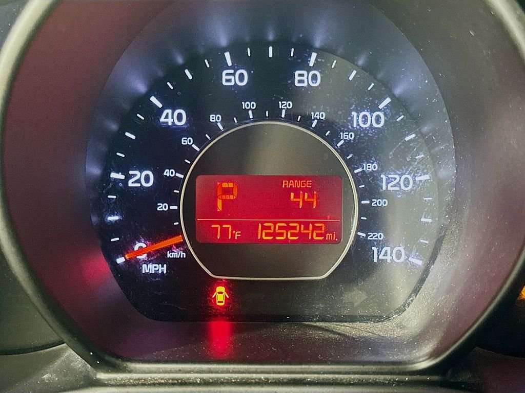 Used 2015 Black Kia Plus image 12