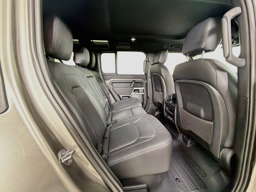 Used 2023 Silver Land Rover S image 29