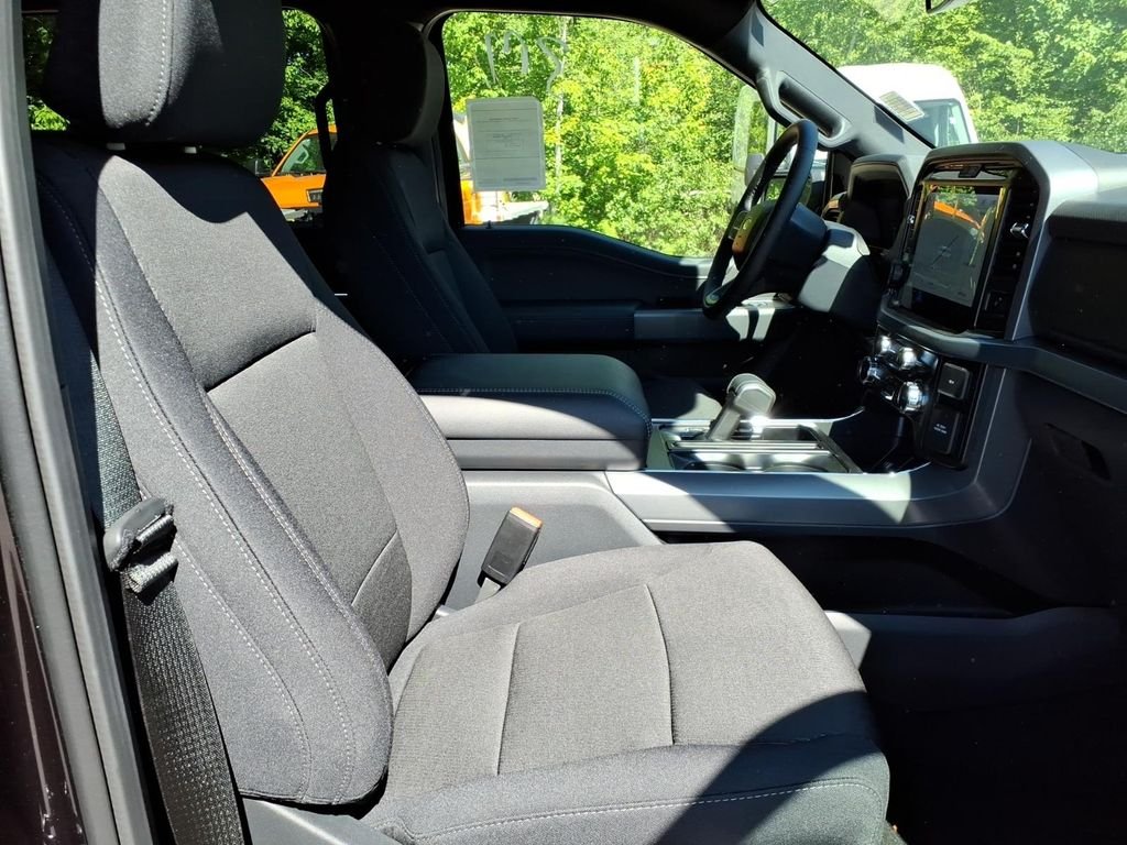 New 2026 Agate Black Metallic Ford XLT image 13