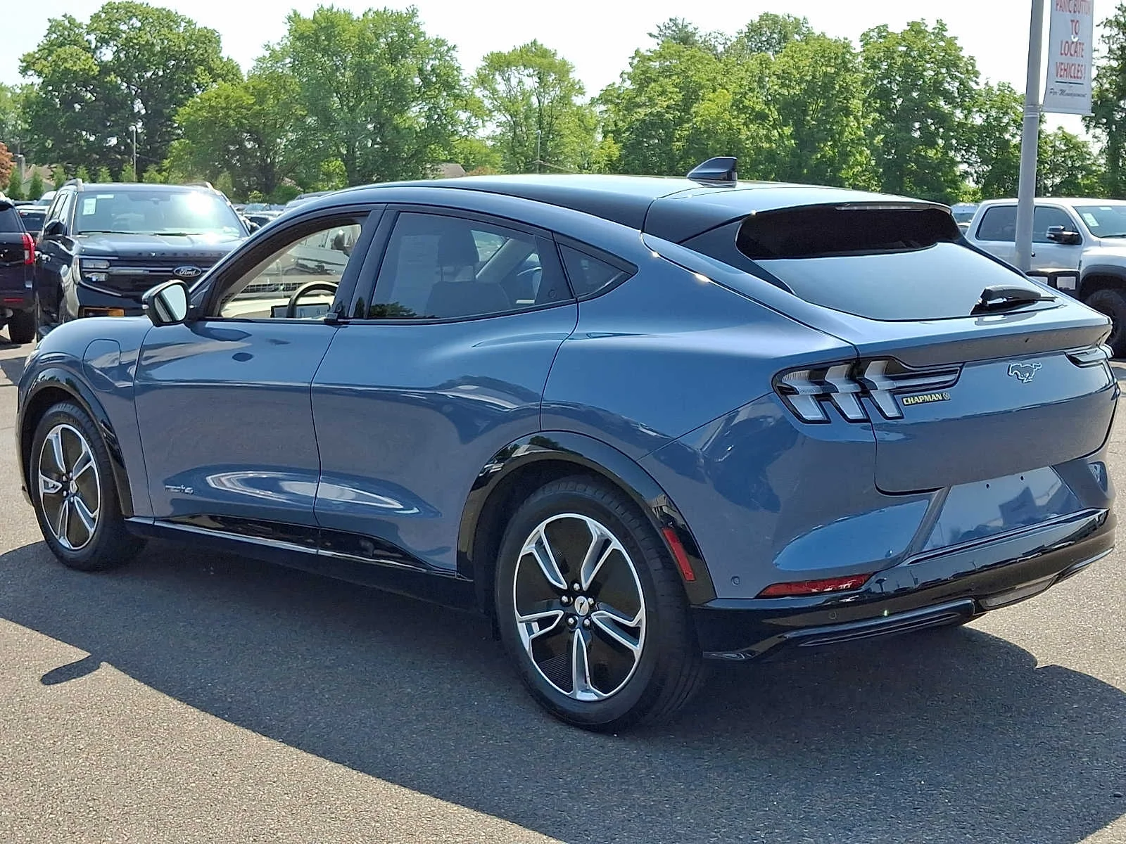 Used 2023 Vapor Blue Ford Premium image 4