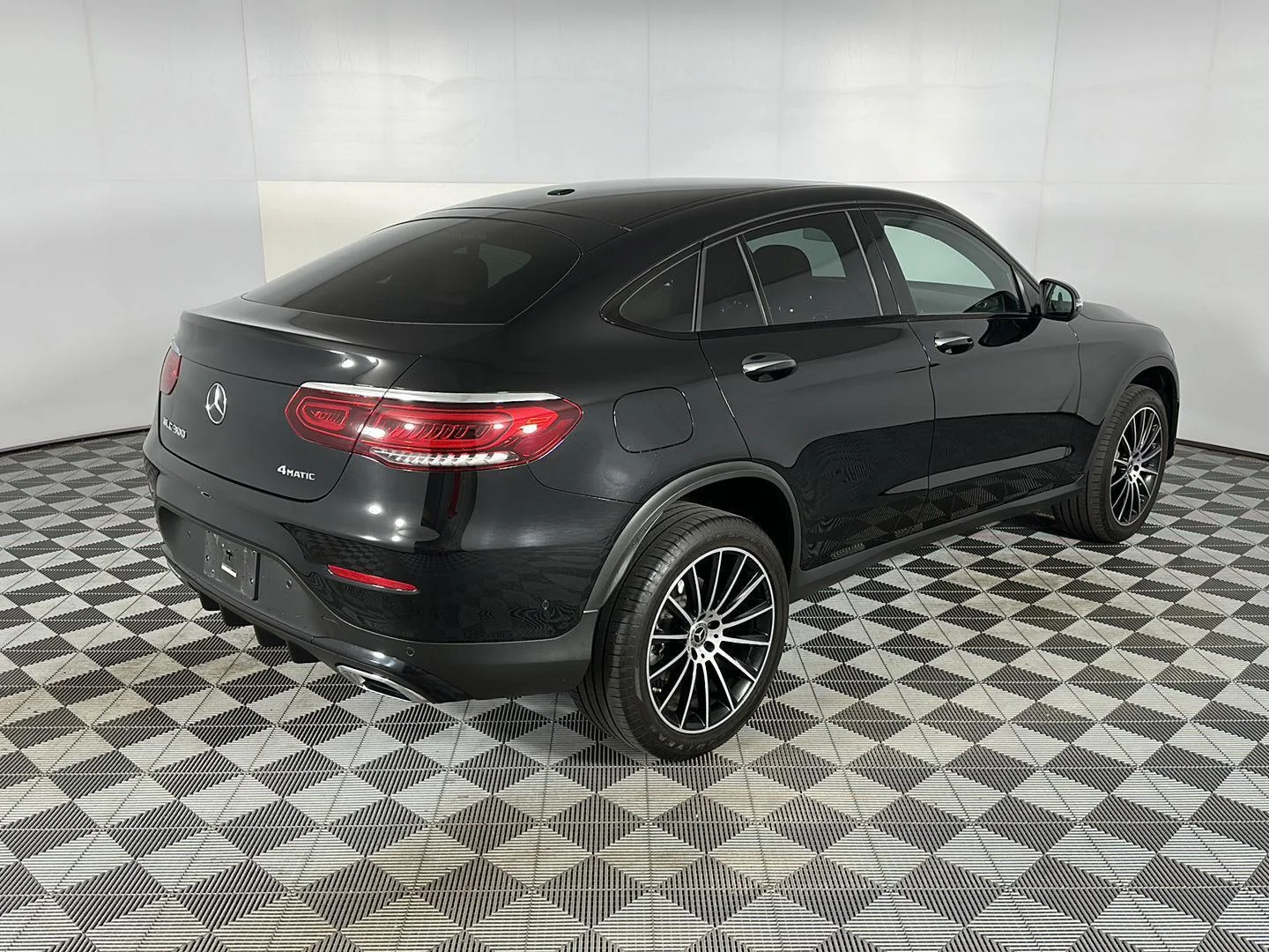 Used 2023 Obsidian Black Metallic Mercedes-Benz GLC 300 image 8