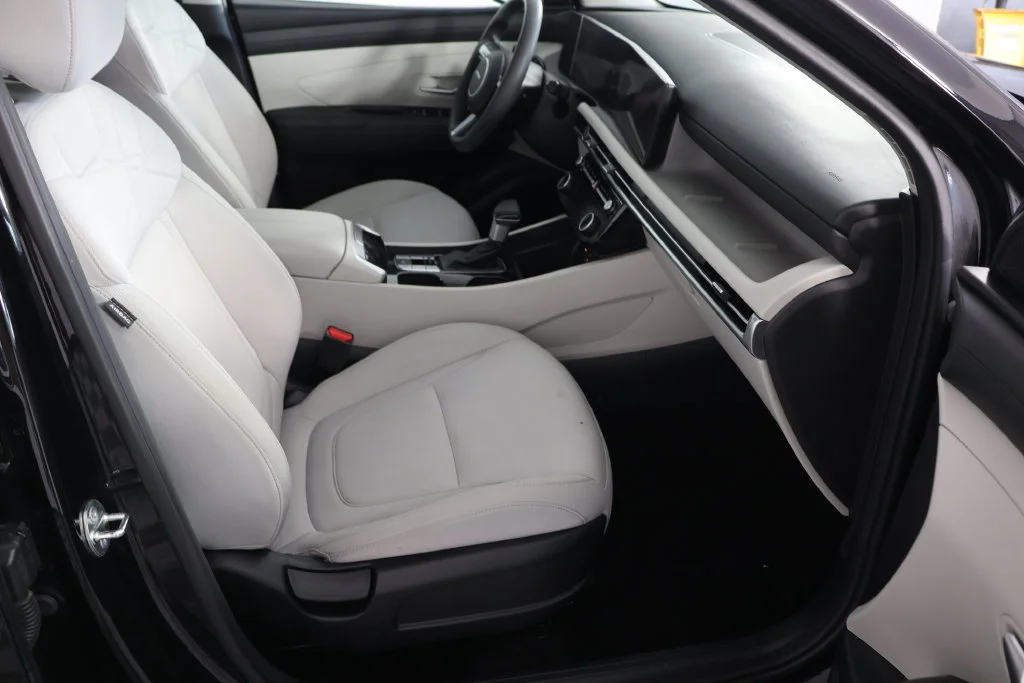 Used 2025 Phantom Black Hyundai SEL image 22