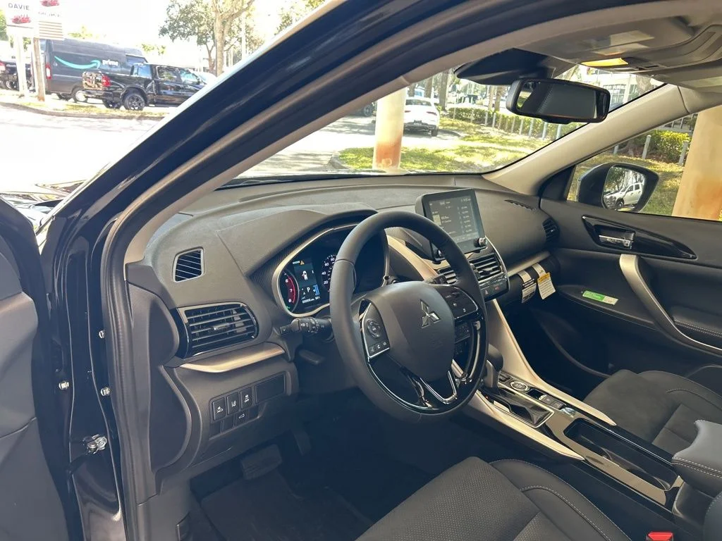 New 2026 Black Mitsubishi SE image 6
