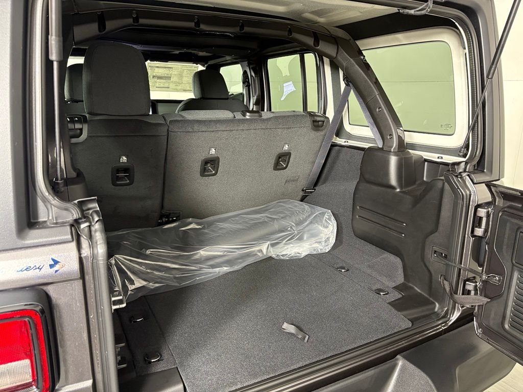 New 2026 Granite Crystal Metallic Clearcoat Jeep Sport S image 36