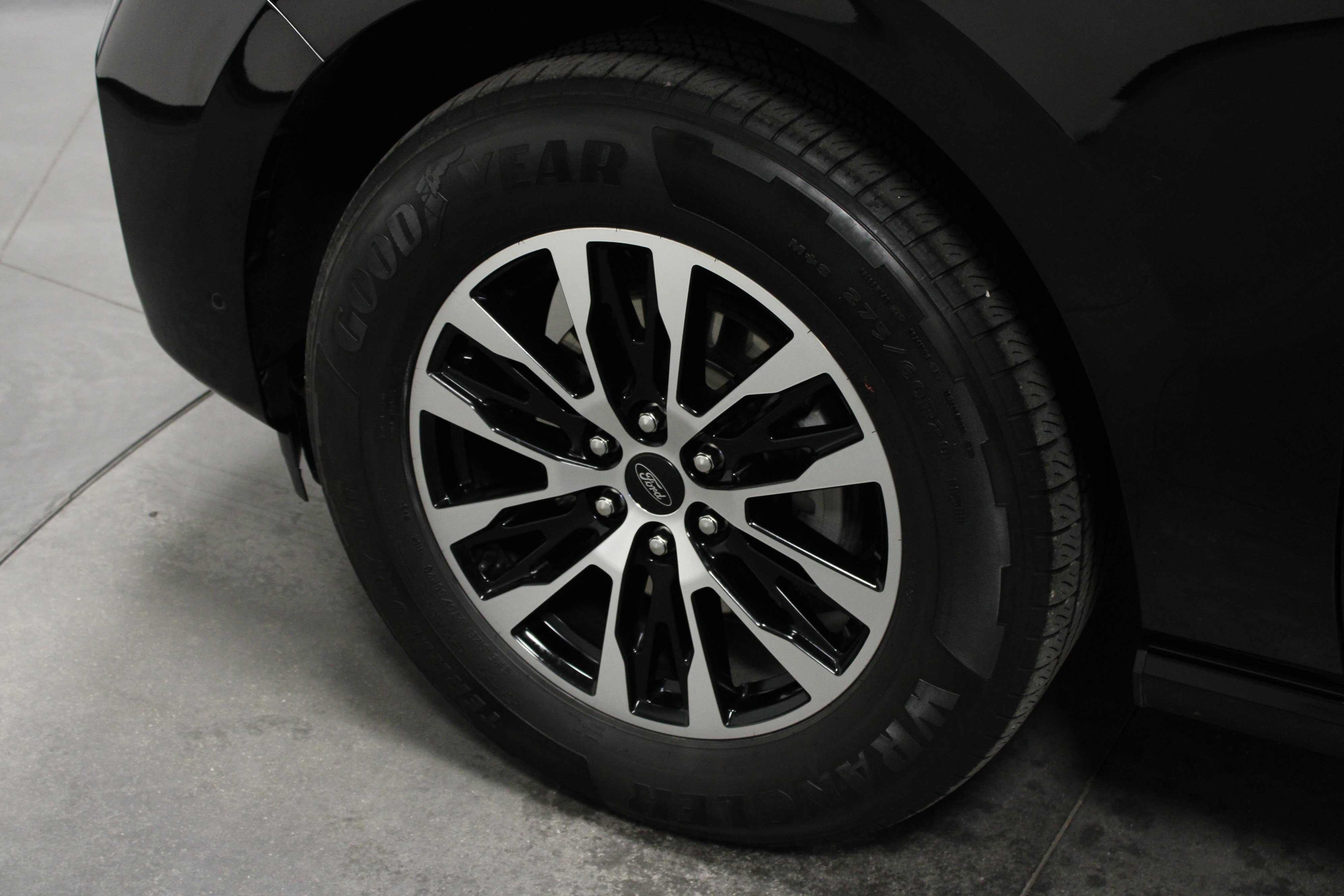 Used 2025 Black Metallic Ford Platinum image 10