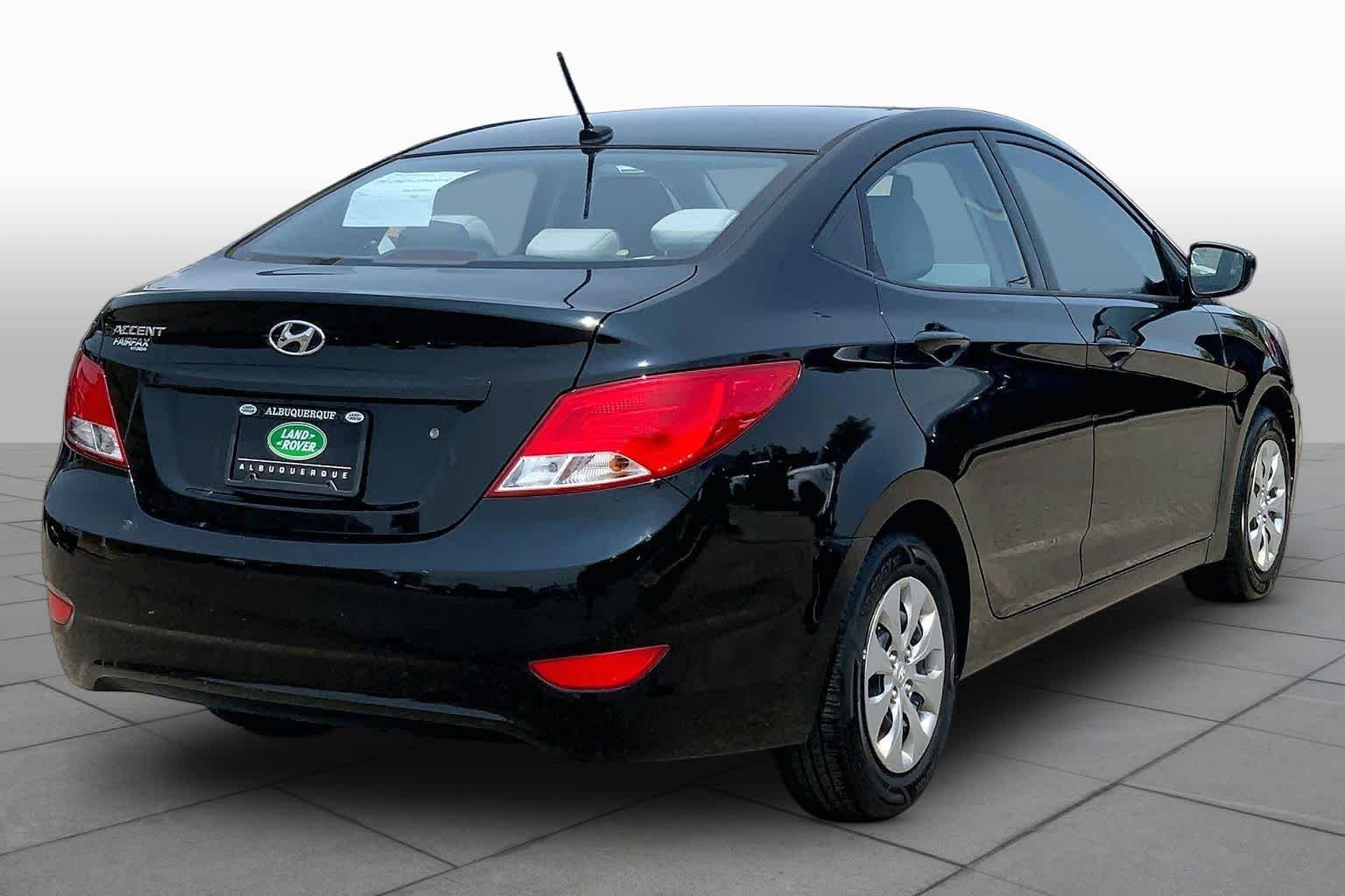 Used 2016 Ultra Black Pearl Hyundai SE image 11