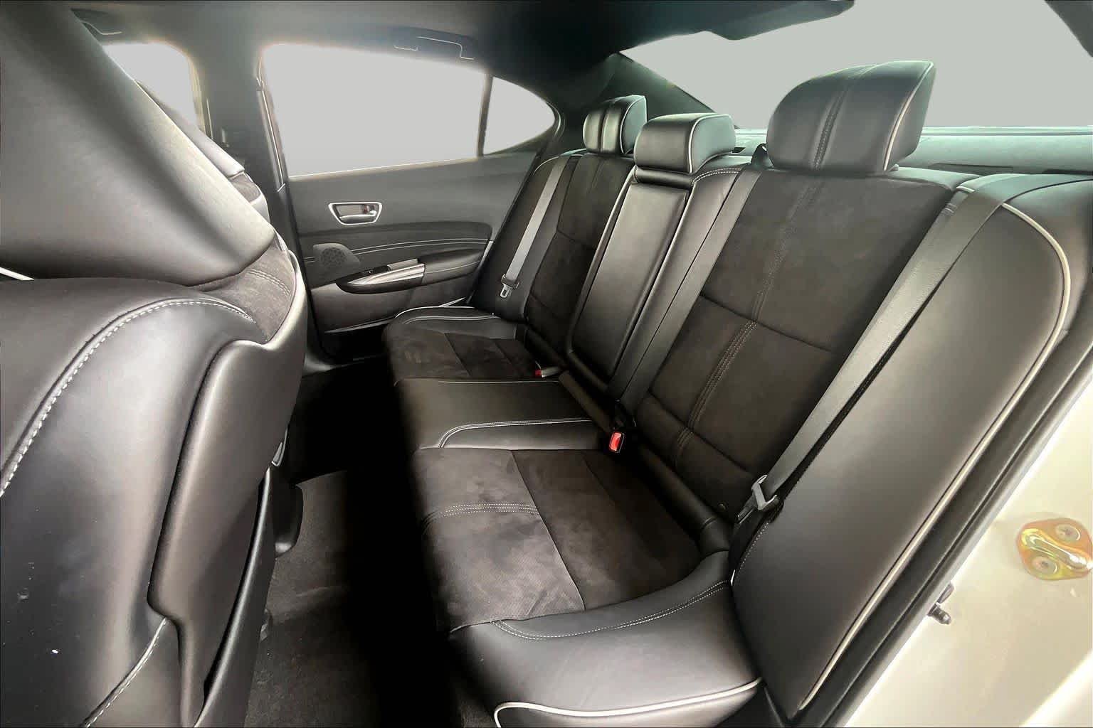 Used 2020 Platinum White Pearl Acura w/Technology/A-Spec Pkg image 19