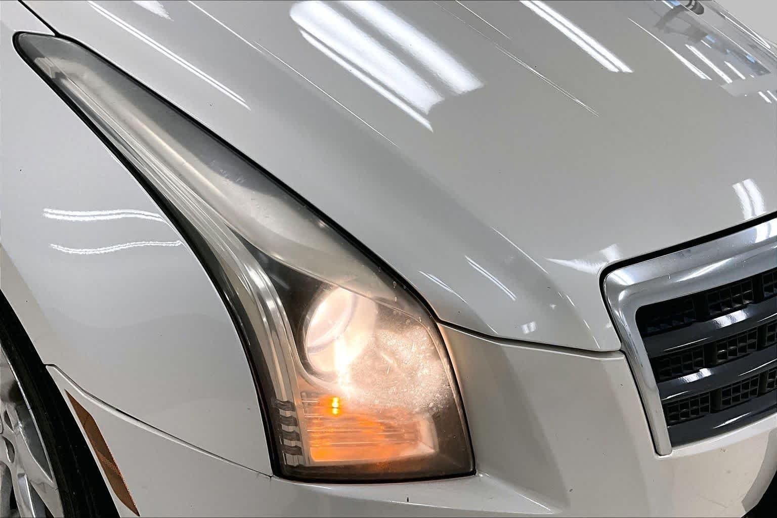Used 2013 White Diamond Tricoat Cadillac  image 27