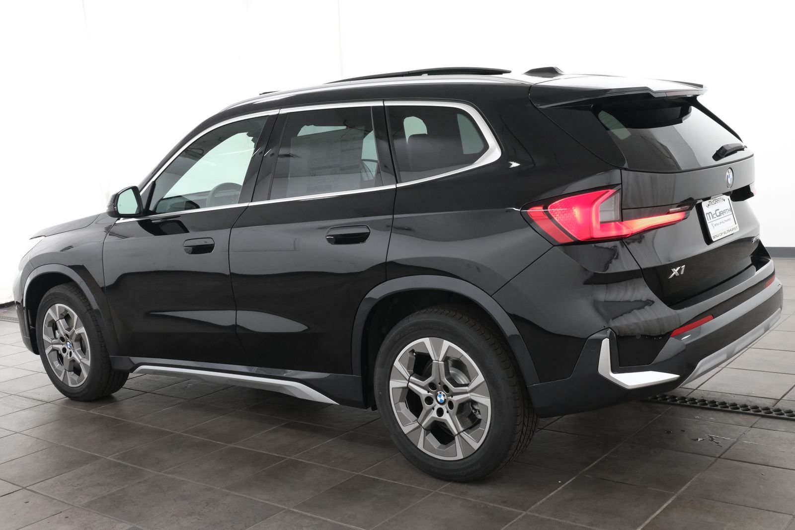 New 2027 Jet Black BMW xDrive28i image 3