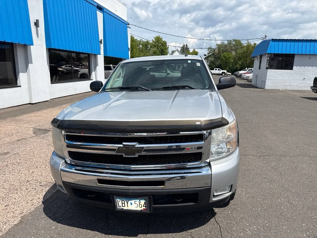 Used 2011 SHEER SILVER METALLIC Chevrolet LT image 3