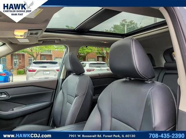 Used 2023 Gray Nissan SL image 10