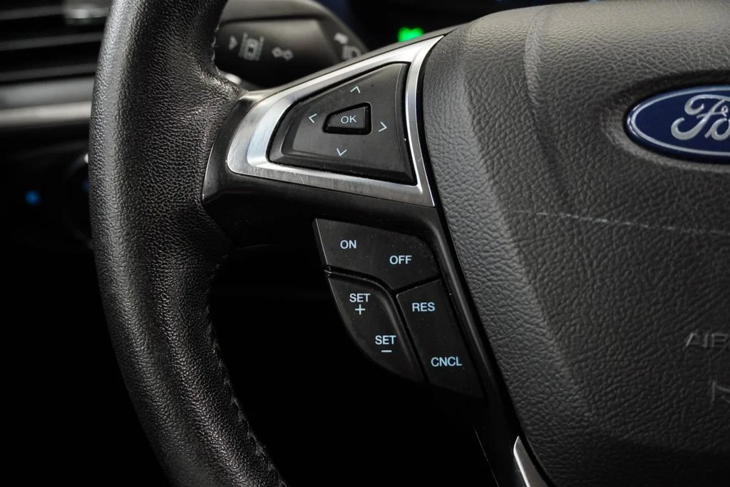 Used 2019 Gray Ford SEL image 20