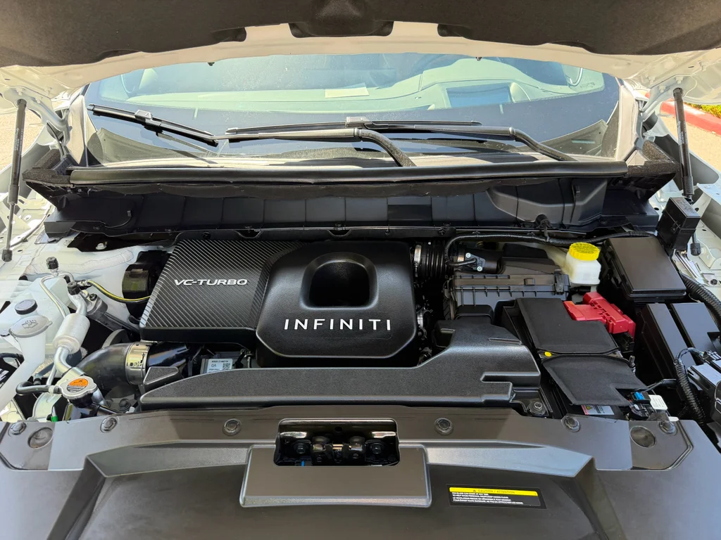 New 2027 2T RAD WHT INFINITI Autograph AWD image 17