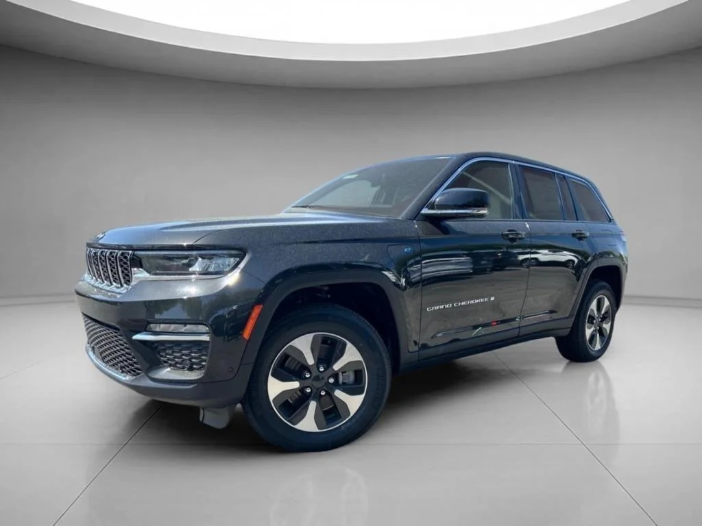 Used 2024 Rocky Mountain Pearlcoat Jeep  image 1