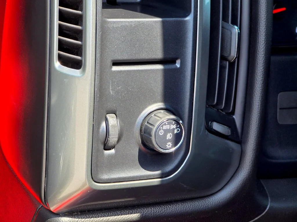 Used 2018 Red Chevrolet LT image 38