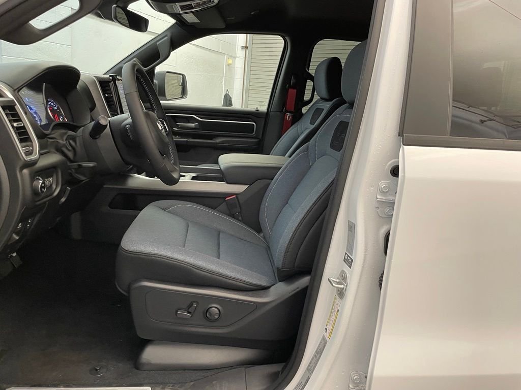 New 2026 Bright White Clear-Coat Exterior Paint RAM Big Horn/Lone Star America 250 image 20