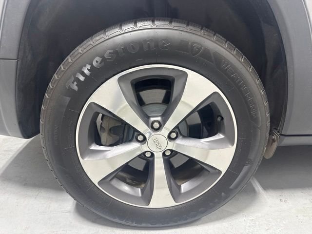 Used 2019 Silver Jeep Limited image 6