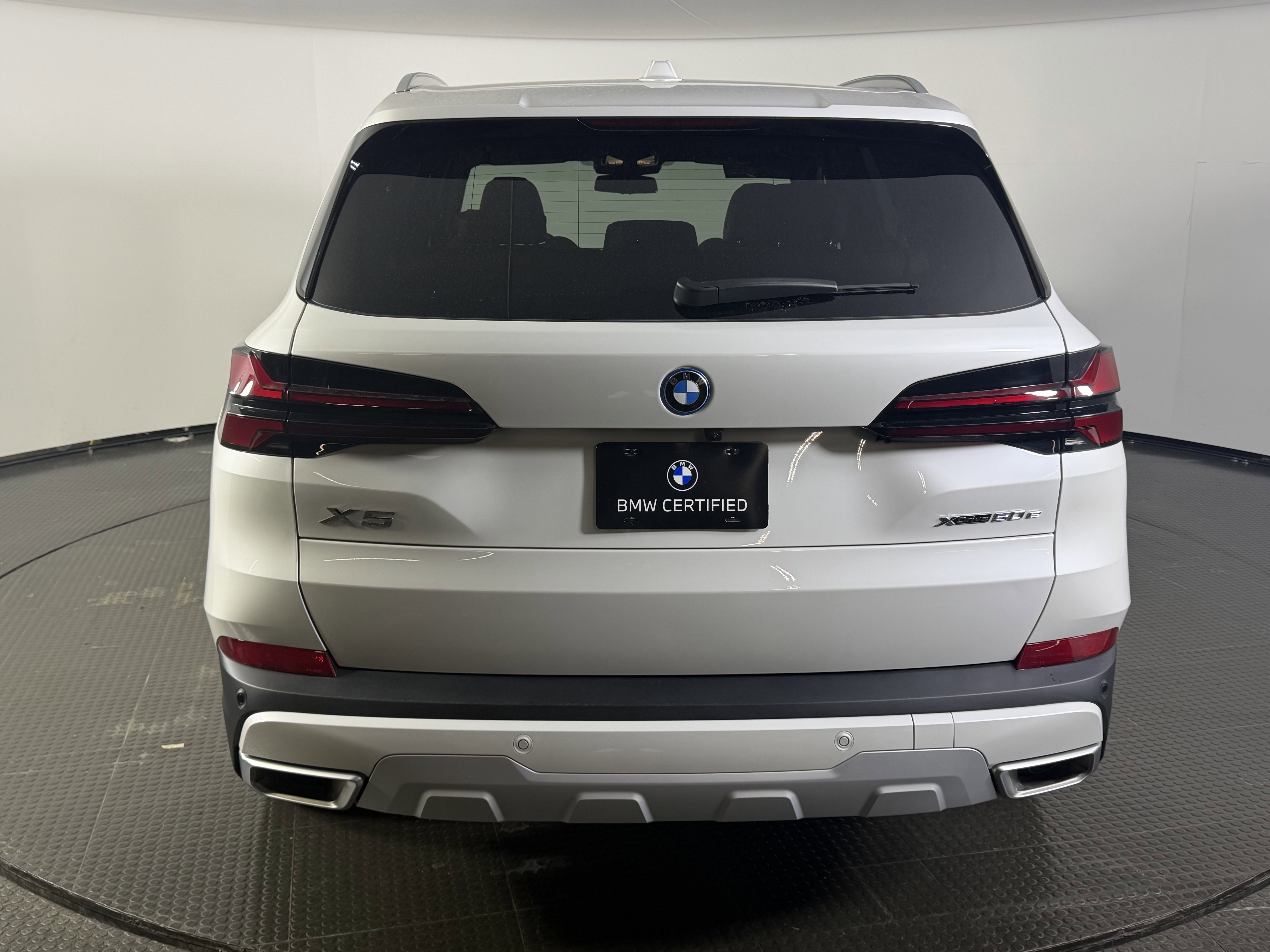 Used 2025 MINERAL WHITE MET BMW xDrive50e image 5