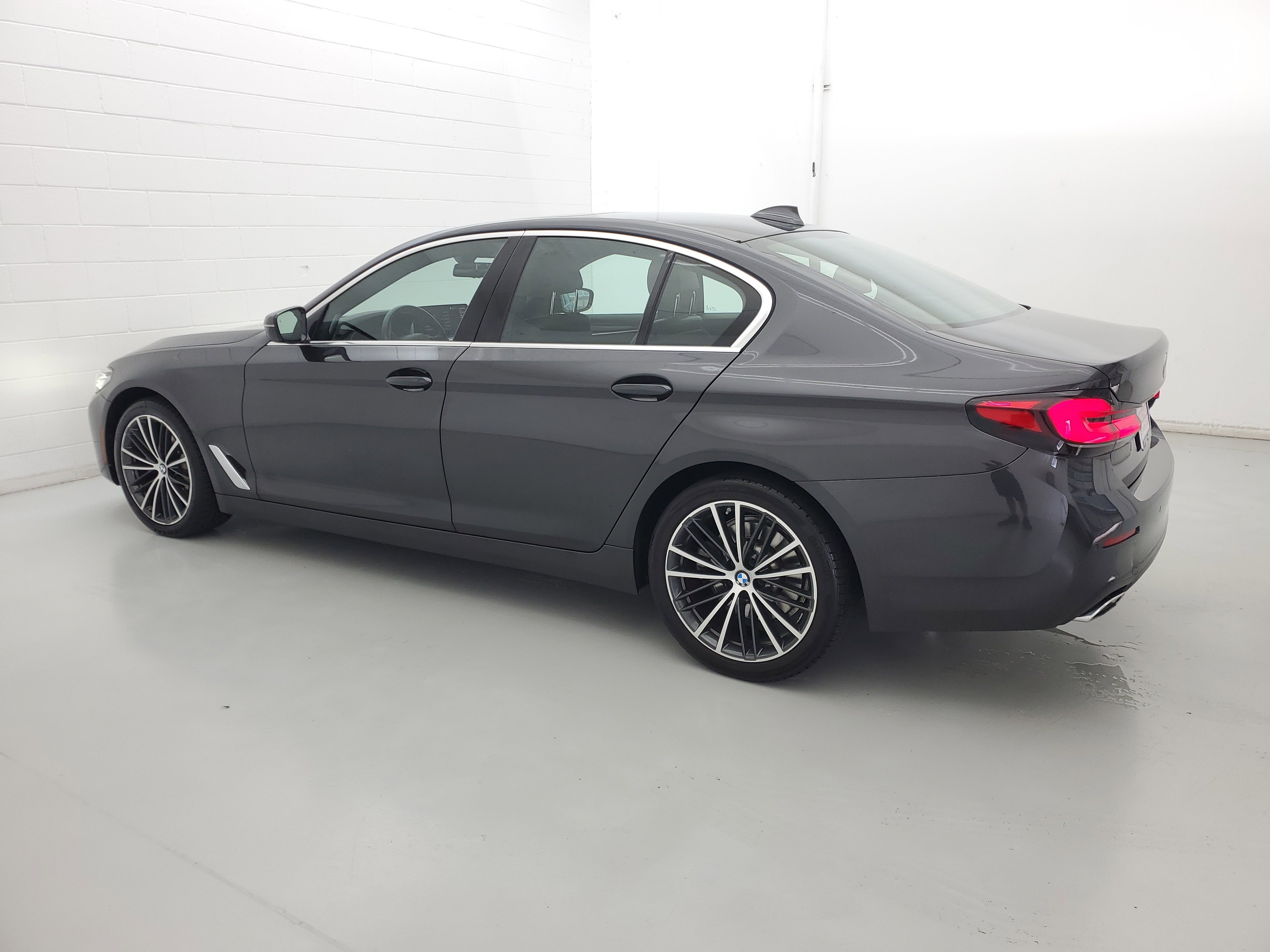 Used 2023 Dark Graphite Metallic BMW 530i image 7