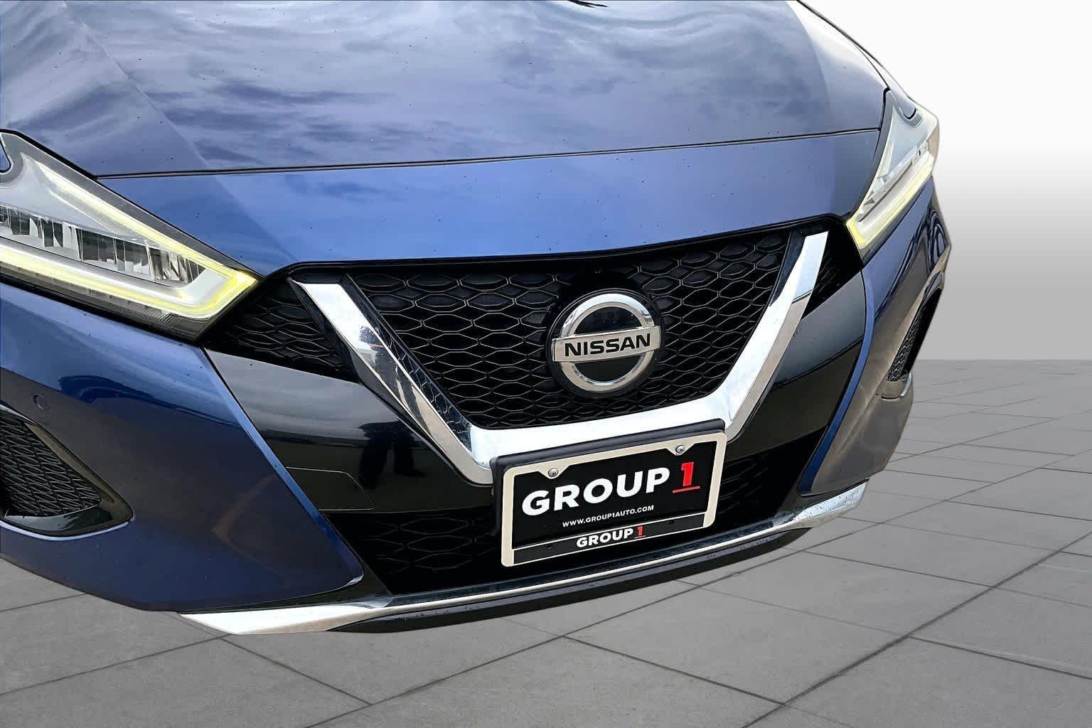 Used 2019 Deep Blue Pearl Nissan SL image 27