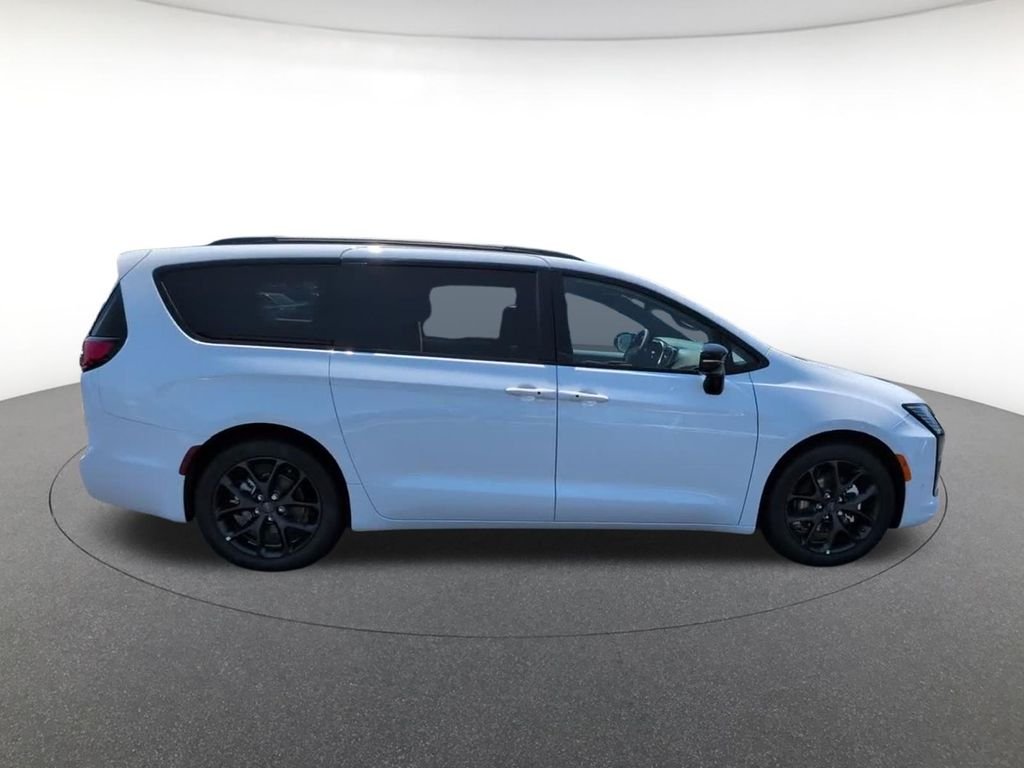 New 2027 Bright White Clearcoat Chrysler Limited image 3