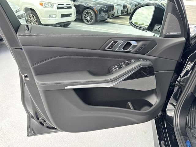 New 2026 Black Sapphire Metallic BMW xDrive40i image 13