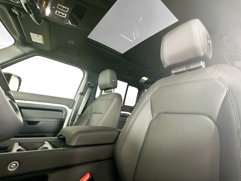 Certified Used 2025 Fuji White Land Rover S image 15