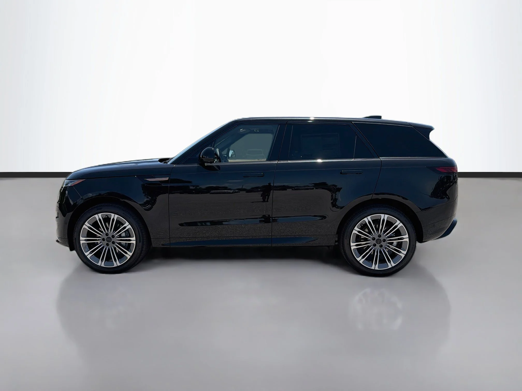 New 2026 Santorini Black Land Rover Dynamic SE image 2