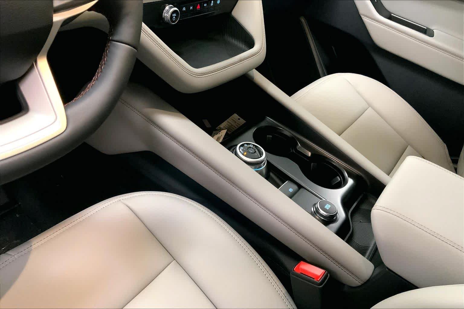 New 2026 Space White Metallic Ford Active image 6