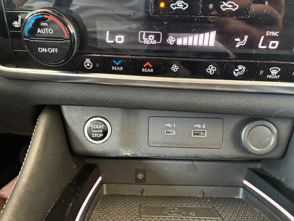 Used 2021 Gray Nissan Platinum image 27