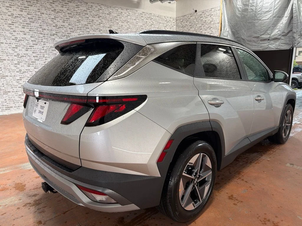 New 2026 Shimmering Silver Hyundai SEL image 7