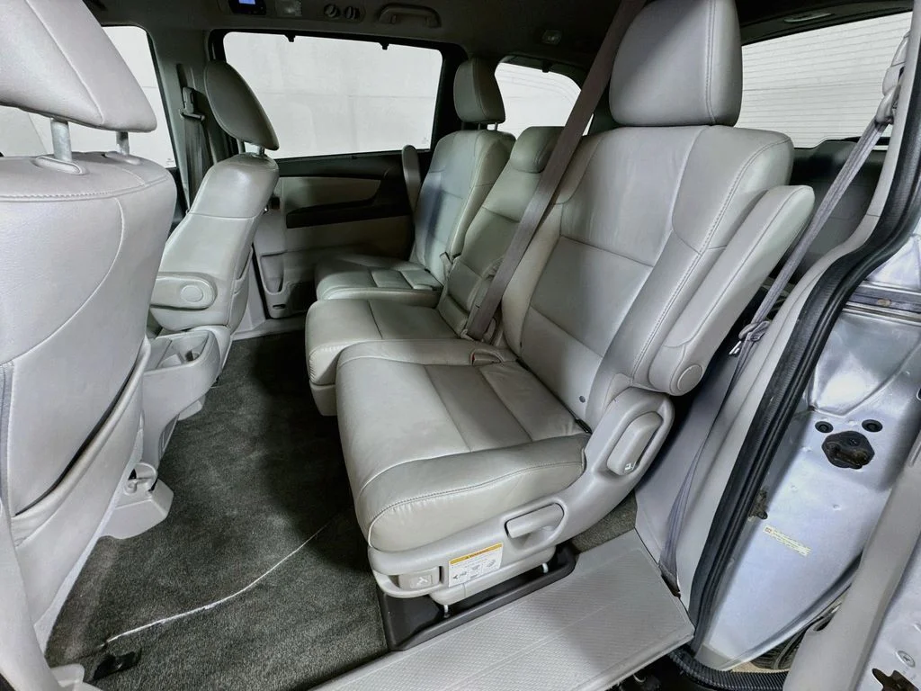 Used 2014 Silver Honda EX-L image 31