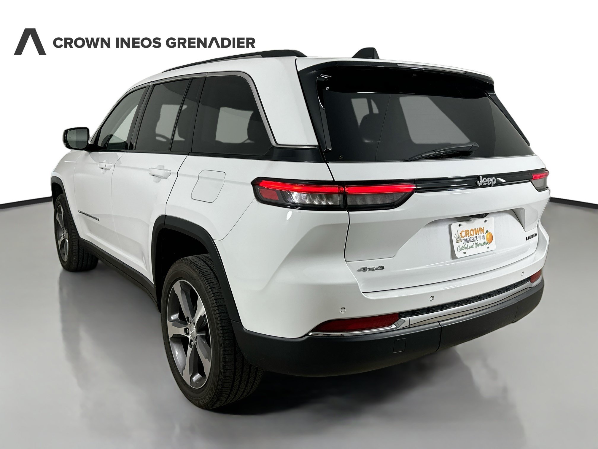 Used 2023 Bright White Clearcoat Jeep Limited image 7
