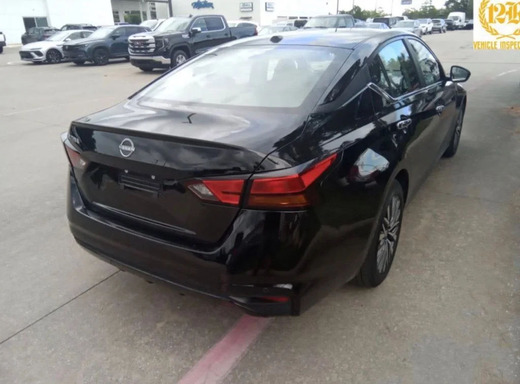 Used 2025 Black Nissan 2.5 SV image 6