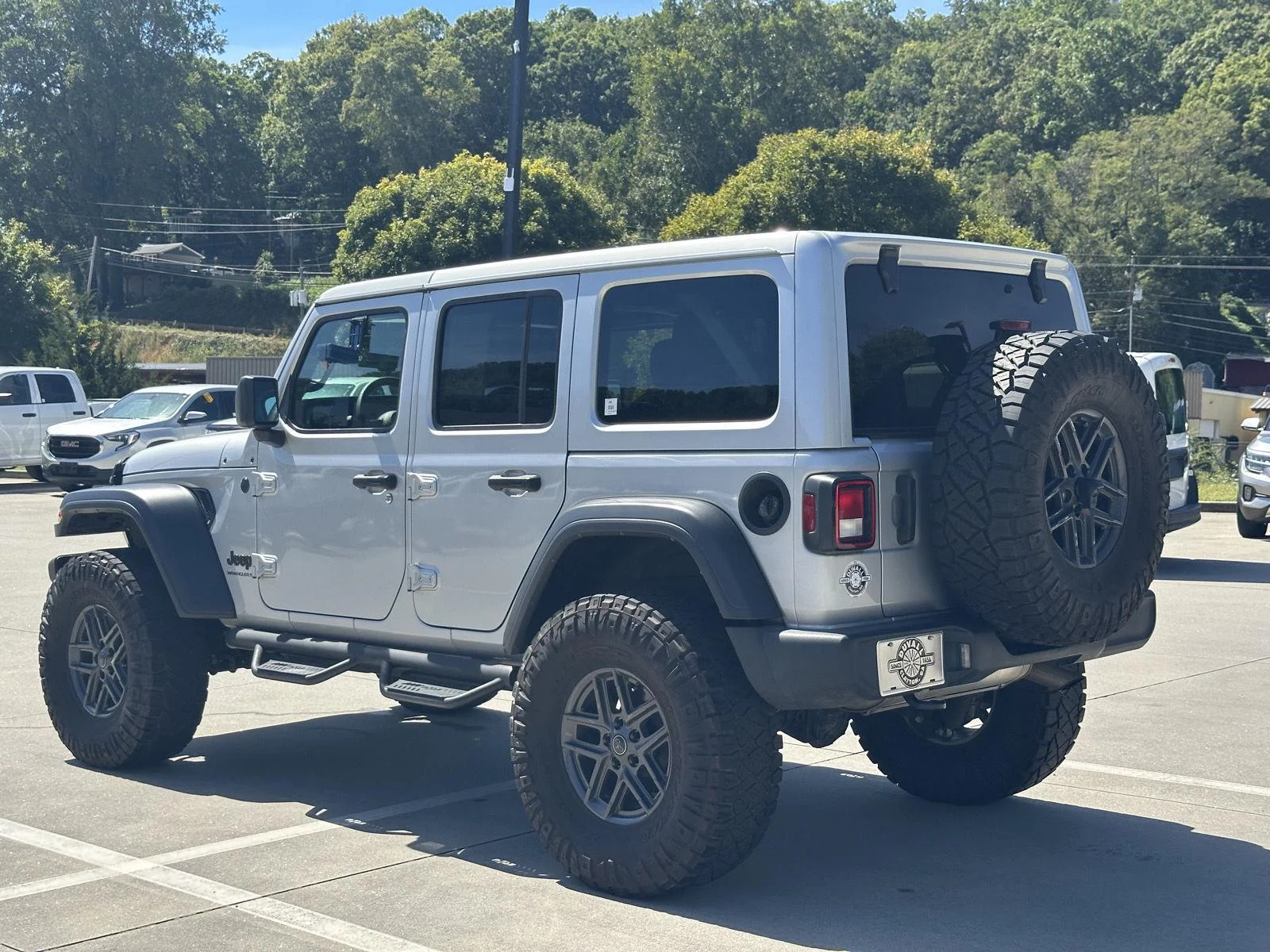 Used 2024 Silver Zynith Clearcoat Jeep Sport S image 5