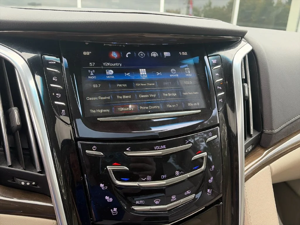 Used 2020 White Cadillac Premium Luxury image 24
