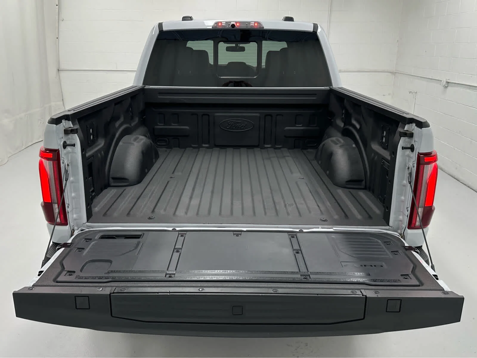 Used 2025 Space White Metallic Ford Raptor image 43
