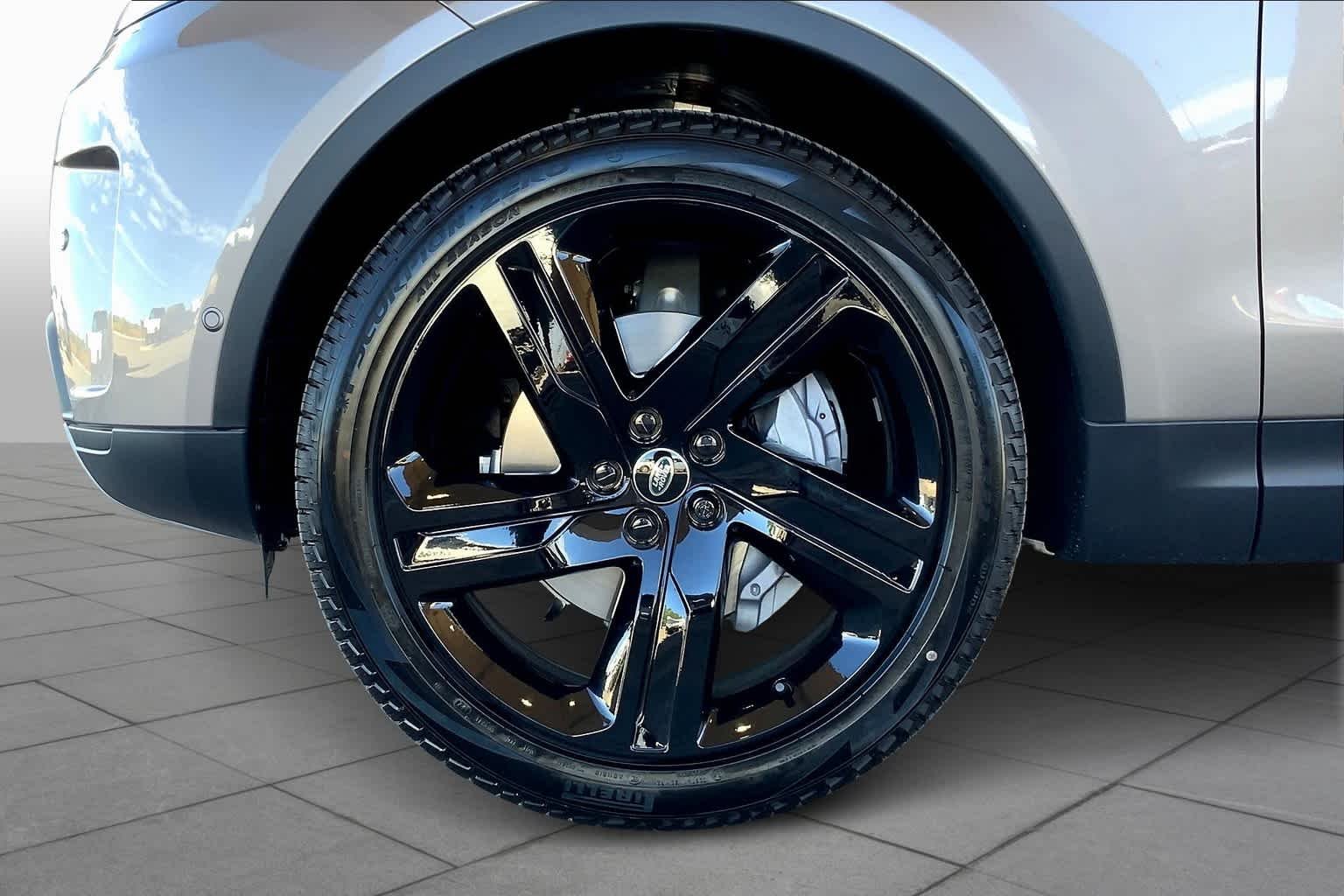 2024 Land Rover Discovery S - Photo 11