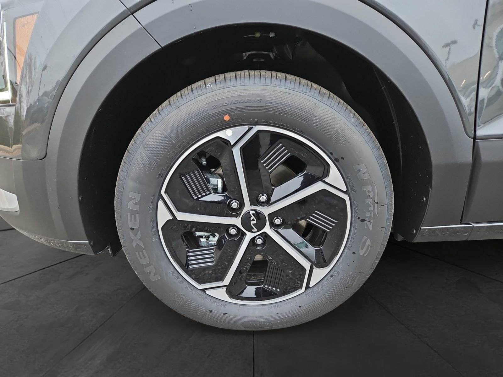 2025 Kia Niro LX - Photo 14