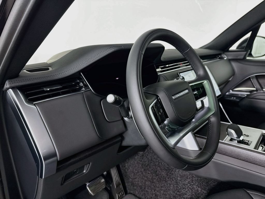 New 2026 Santorini Black Land Rover SE image 4