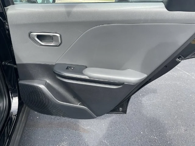 2025 Kia K4 LXS - Photo 35