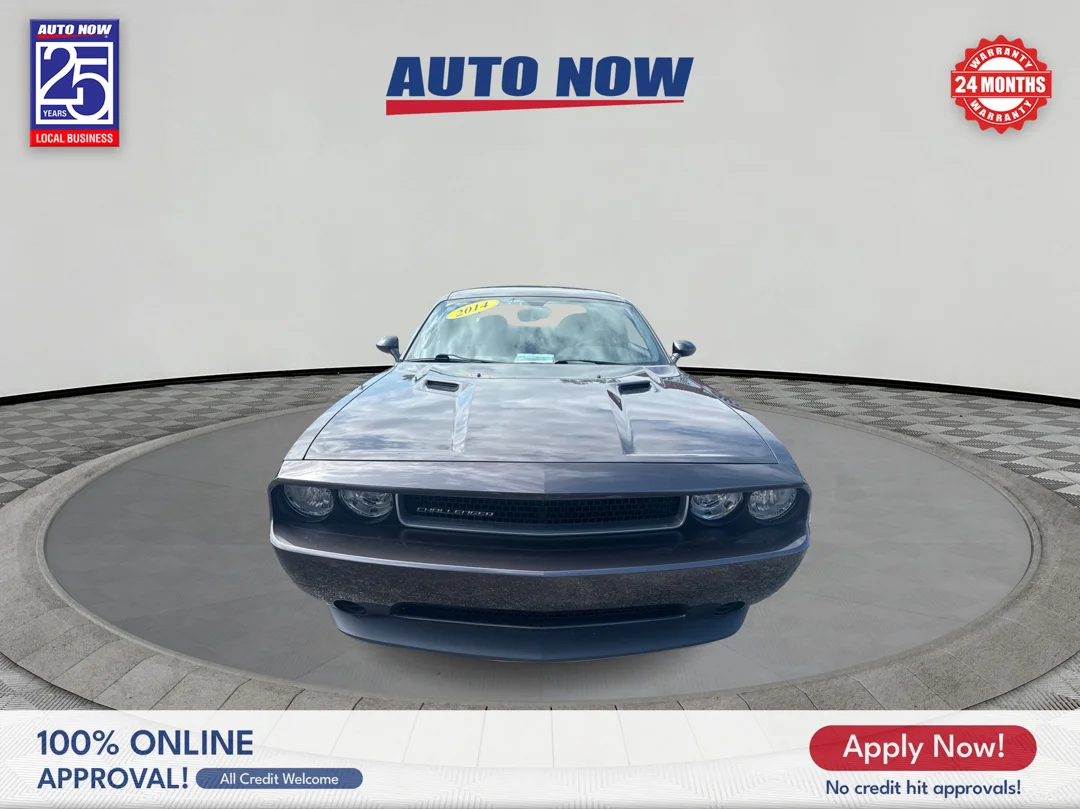 Used 2014 Gray Dodge SXT image 2