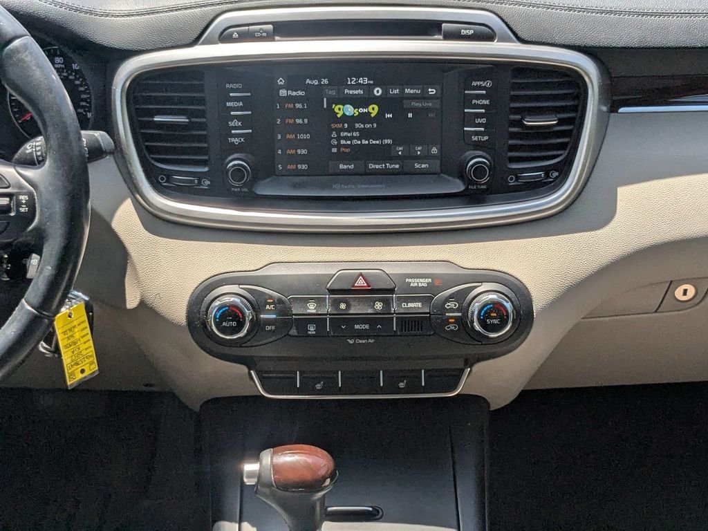 Used 2017 White Kia LX image 18