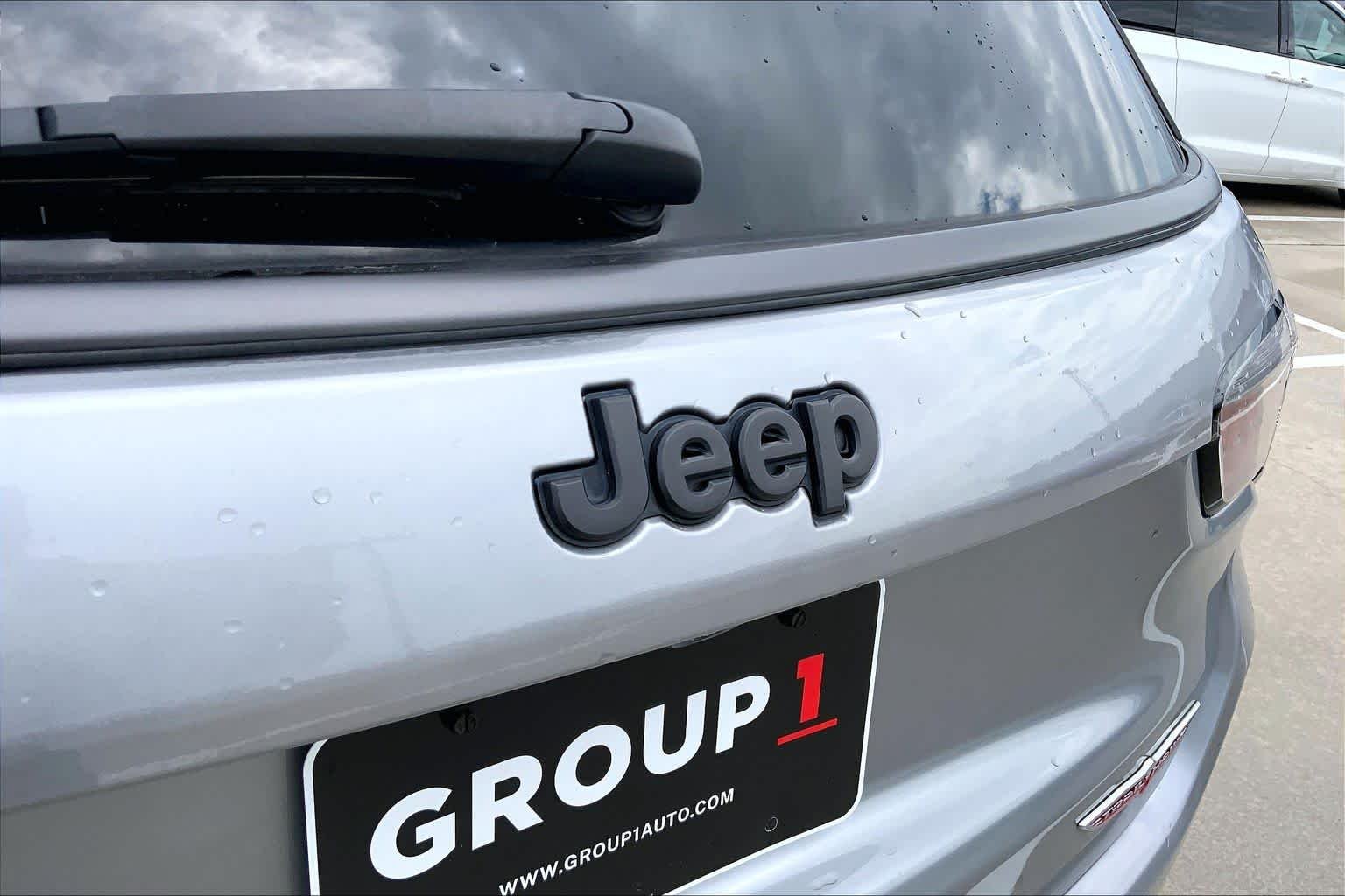 Used 2021 Billet Silver Metallic Clearcoat Jeep Trailhawk image 30