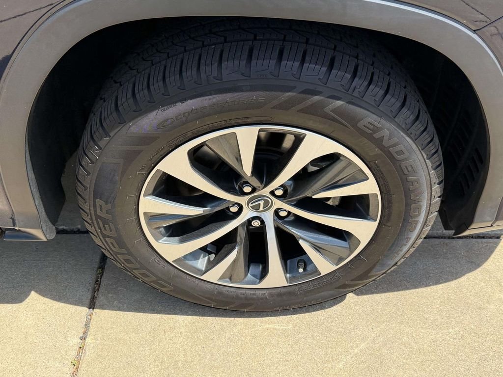 Used 2021  Lexus 350 image 11