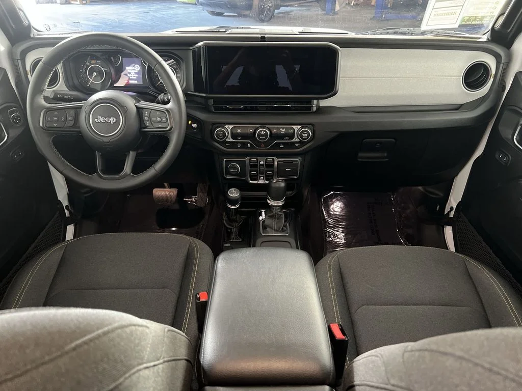 Used 2025 White Jeep Sport S image 21