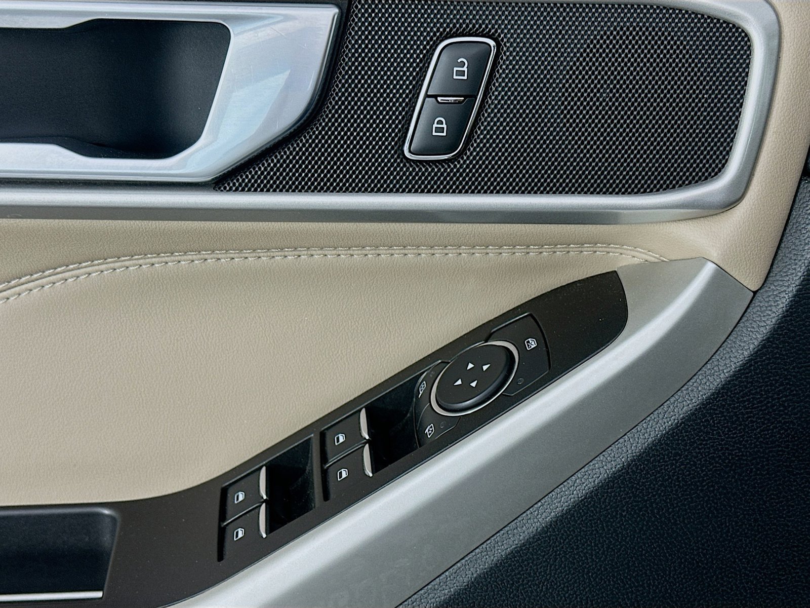 2022 Ford Explorer XLT - Photo 23