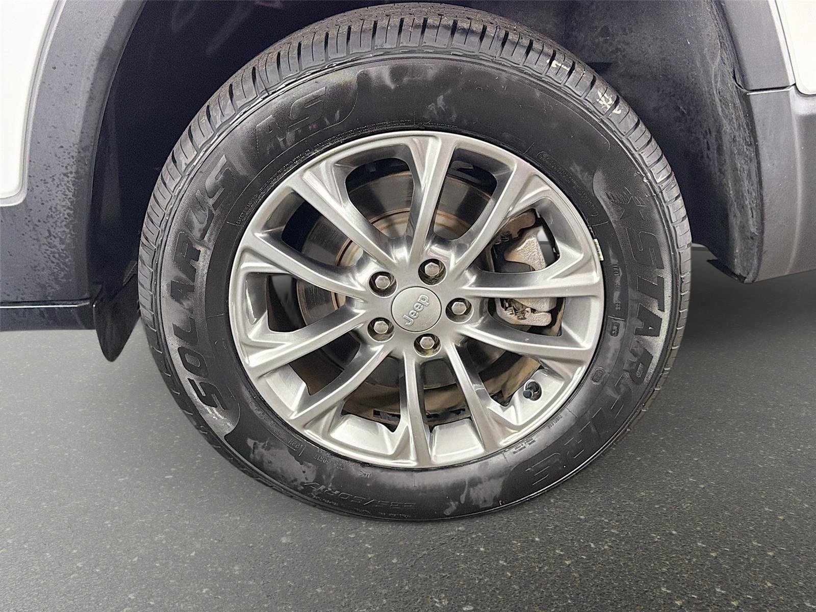 Used 2021 Bright White Clearcoat Jeep Latitude Lux image 27