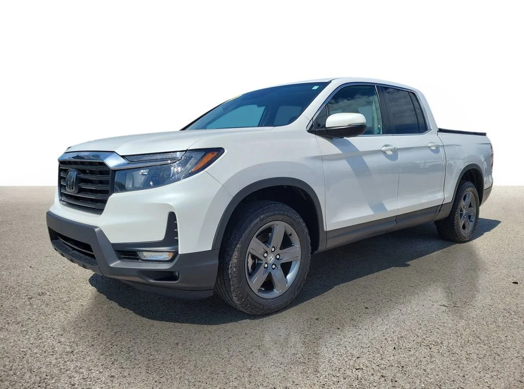 Used 2023 White Honda RTL image 2