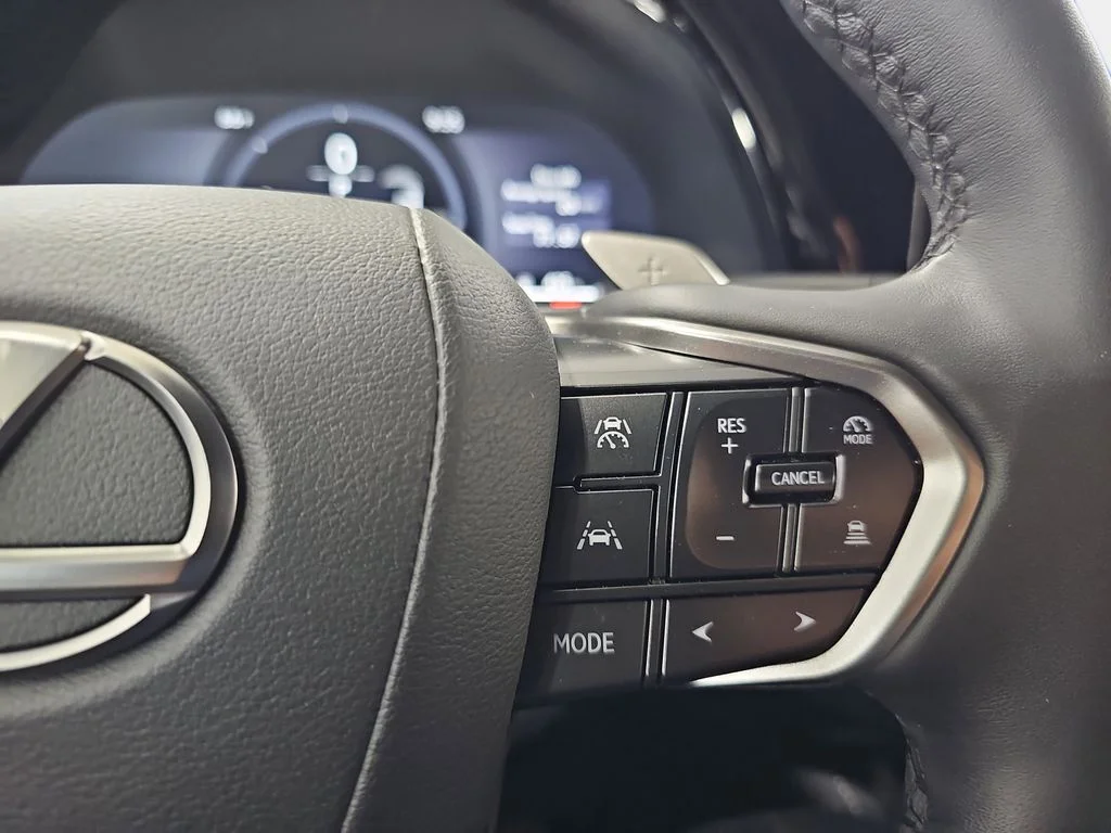 Certified Used 2025  Lexus 350h Premium image 17